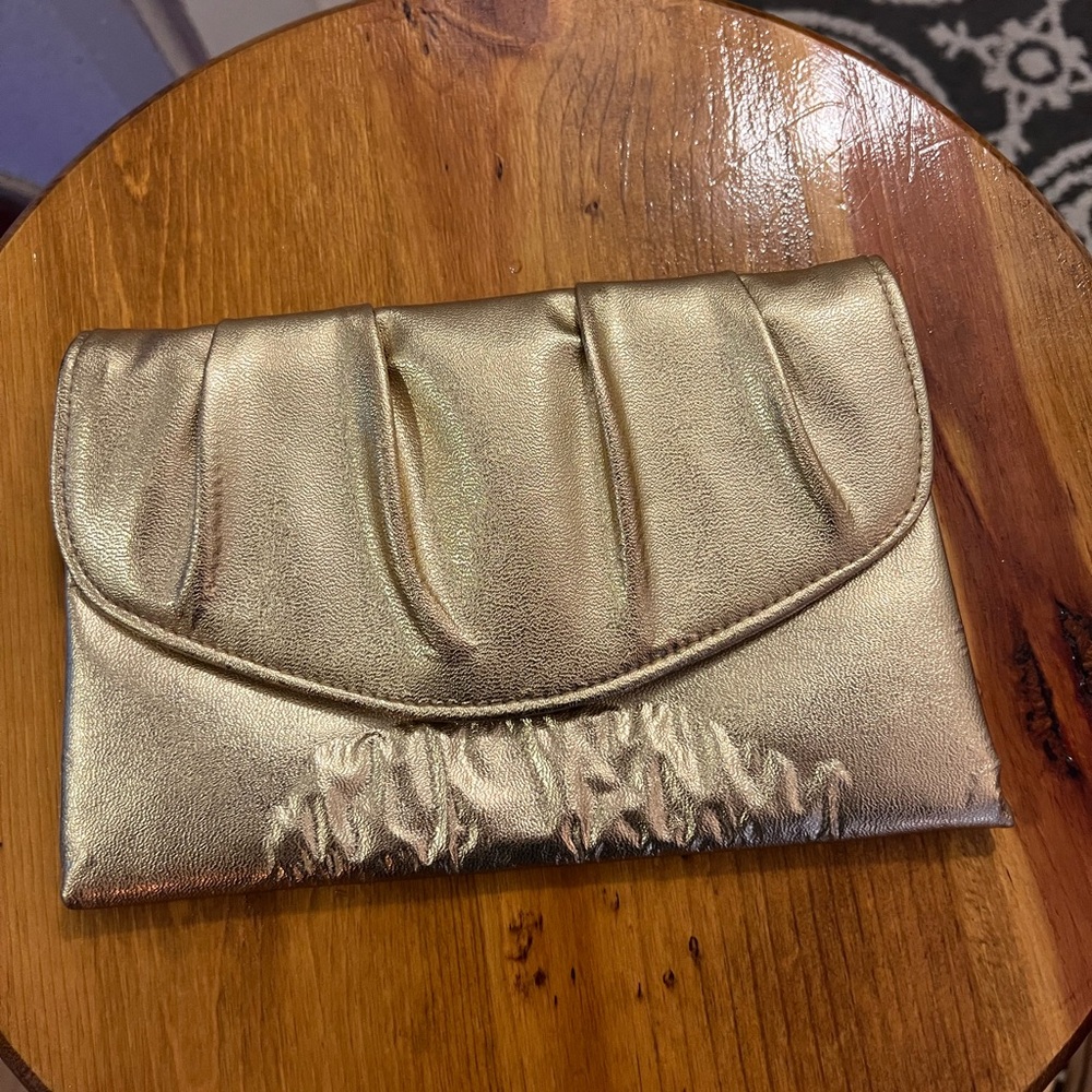 1980’s Gold Purse with Snap Button Closure